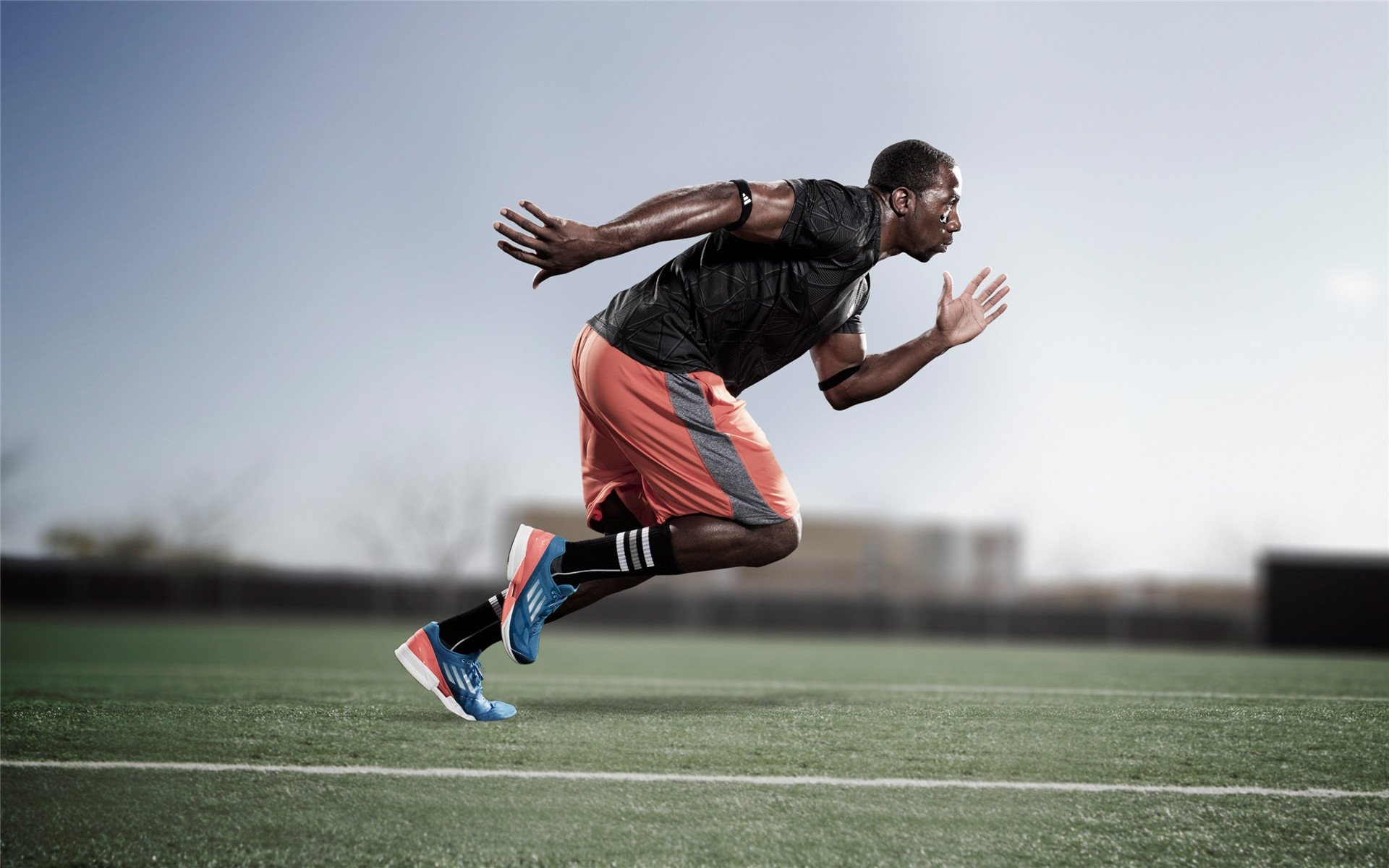 领先优势明显引爆全场！费德勒意外战胜阿森纳，赛场气氛高涨